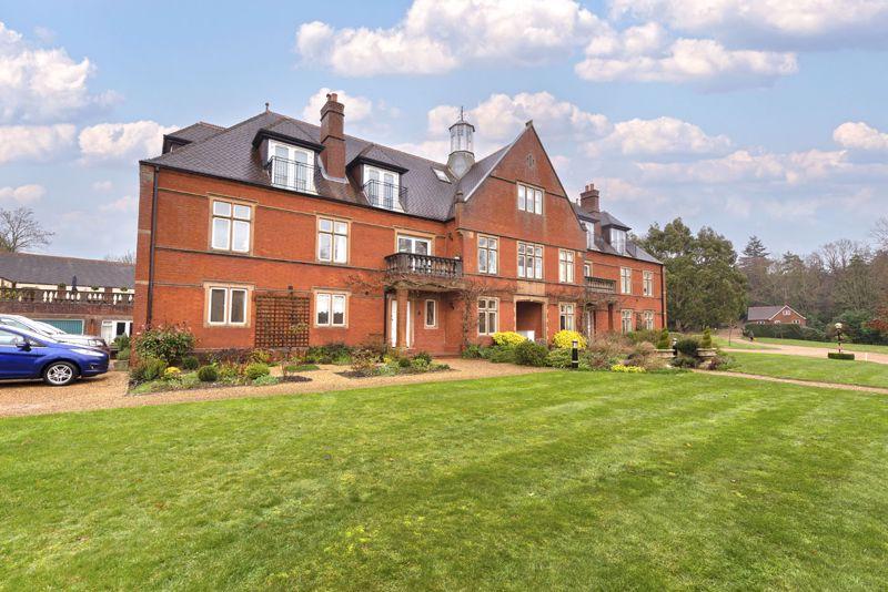 Dene Park, Tonbridge, TN11 9NS 2 bed ground floor flat for sale £500,000