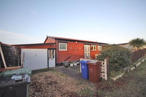 2 bedroom chalet for sale - 6TH AVENUE, HUMBERSTON FITTIES