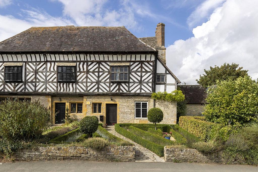 High Street, Badsey, Evesham, Worcestershire, WR11 4 bed semidetached