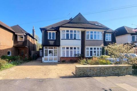 27 Park View, Pinner, HA5 4LL