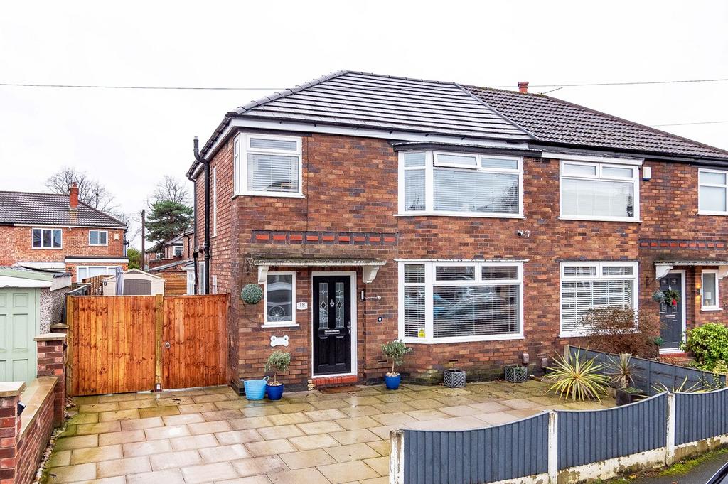 Berwick Avenue, Urmston, Manchester, M41 3 bed semidetached house £