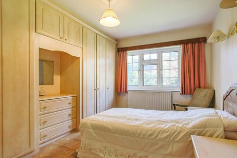 4 bedroom detached house for sale - Lynton Park Avenue, East Grinstead, RH19