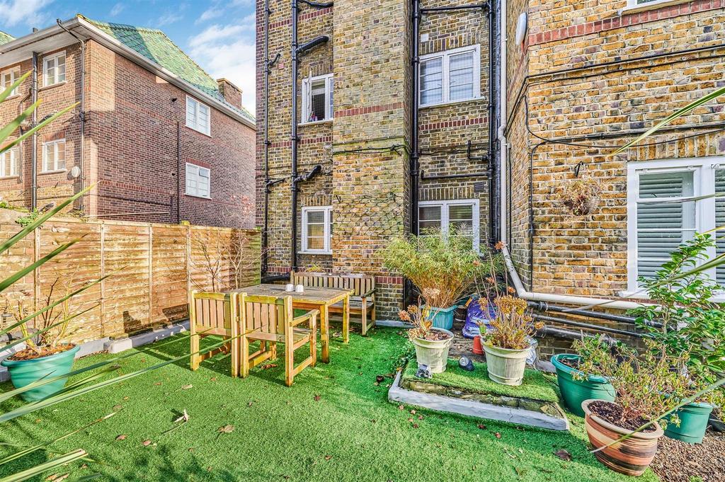 James Anderson - 33 Roehampton Close SW15 5 LU 4.JP