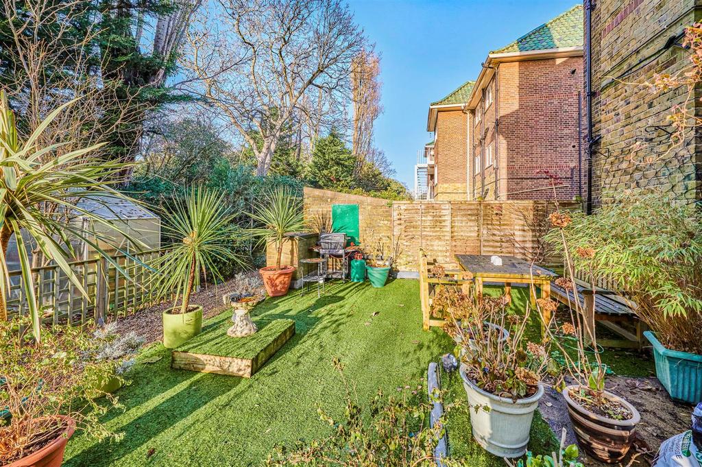 James Anderson - 33 Roehampton Close SW15 5 LU 6.JP