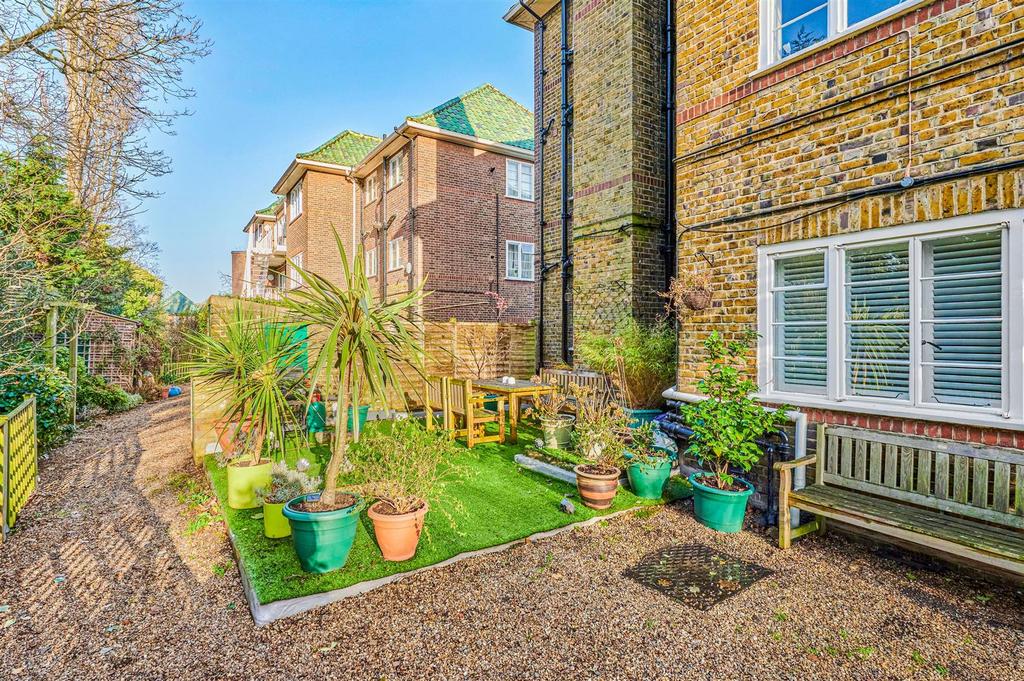 James Anderson - 33 Roehampton Close SW15 5 LU 3.JP