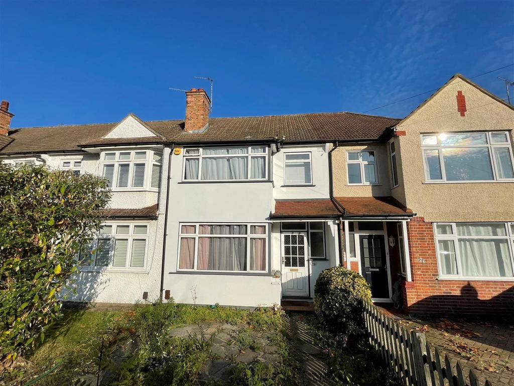 Queen Anne Avenue, Bromley, BR2 3 bed terraced house £2,150 pcm (£496 pw)