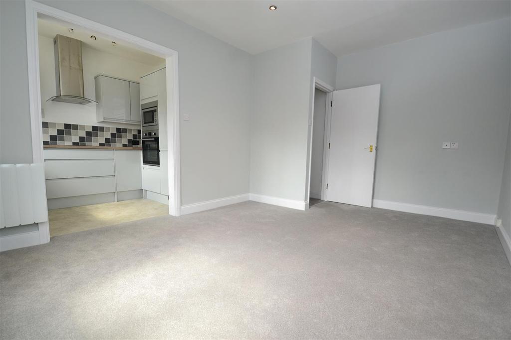 Horsehill, Horley 1 bed apartment £995 pcm (£230 pw)
