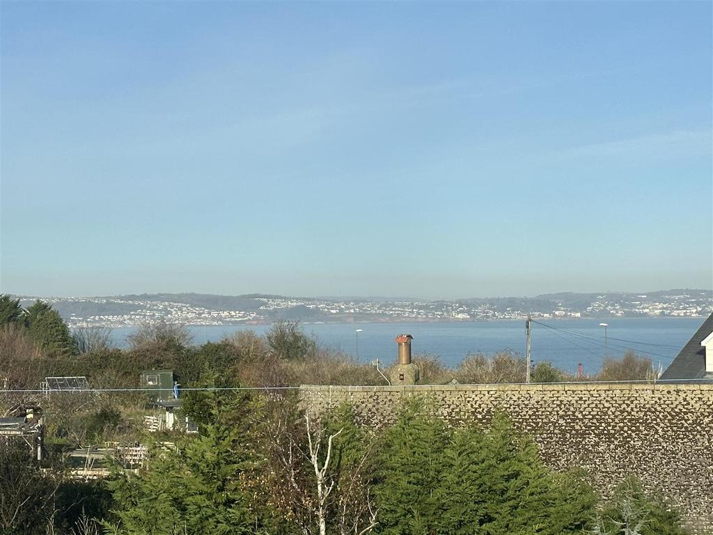 Queens Road, Brixham 4 bed terraced house £1,700 pcm (£392 pw)