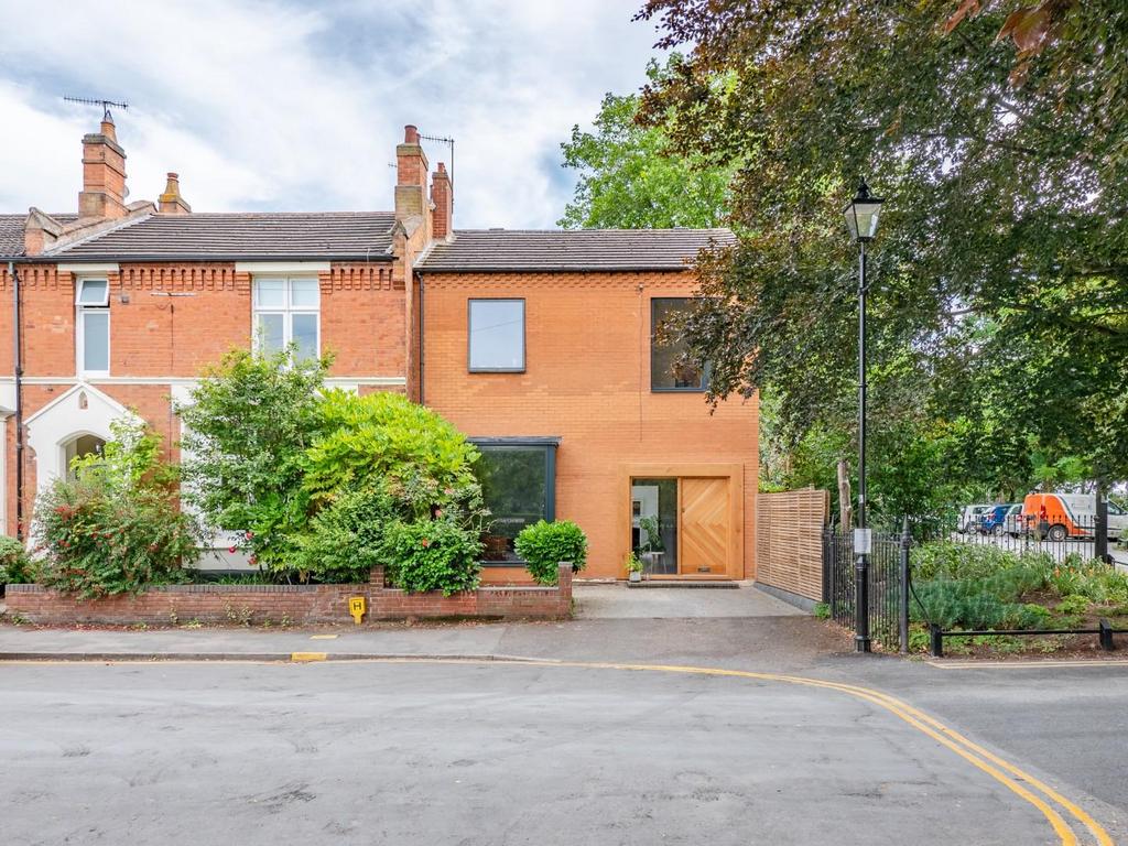 Archery Road, Leamington Spa 3 bed end of terrace house £575,000