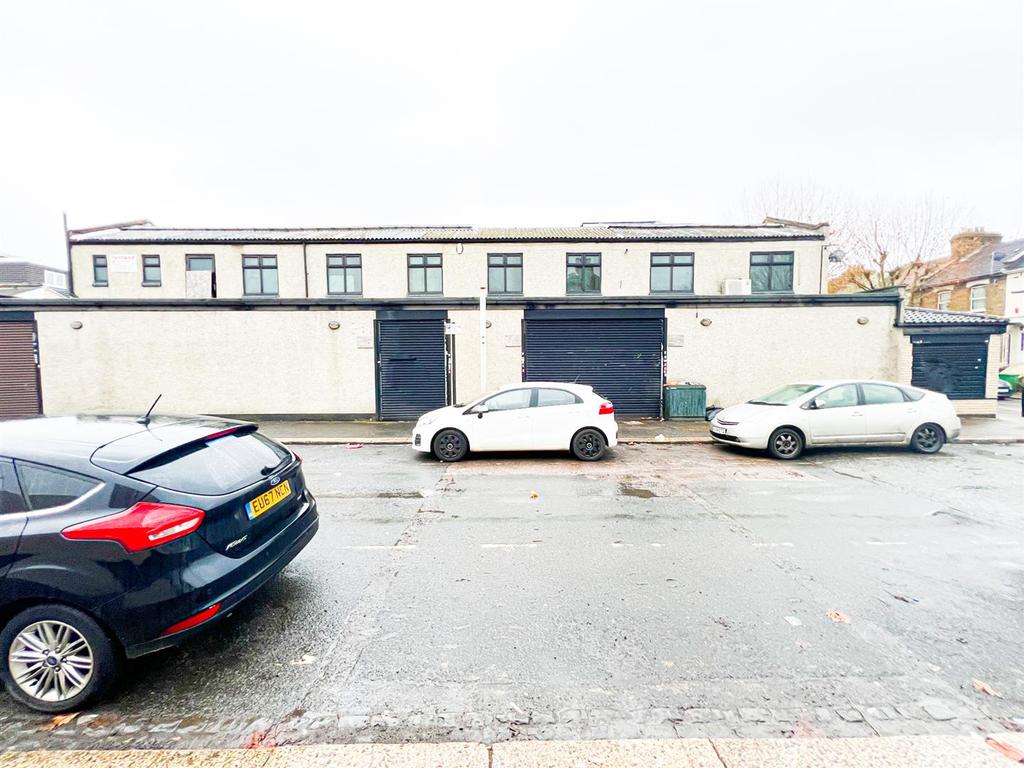 Neville Road, Forest Gate E7 Warehouse £8,250 pcm (£1,904 pw)