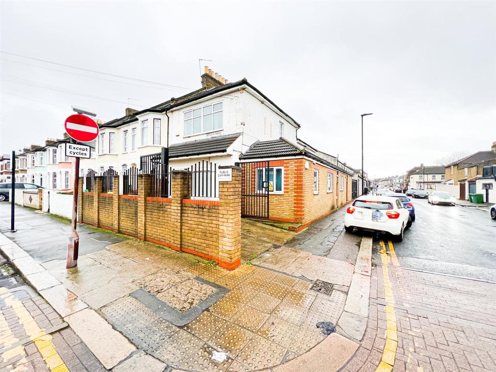 Boleyn Road, Forest Gate E7 Healthcare facility £6,250 pcm (£1,442 pw)
