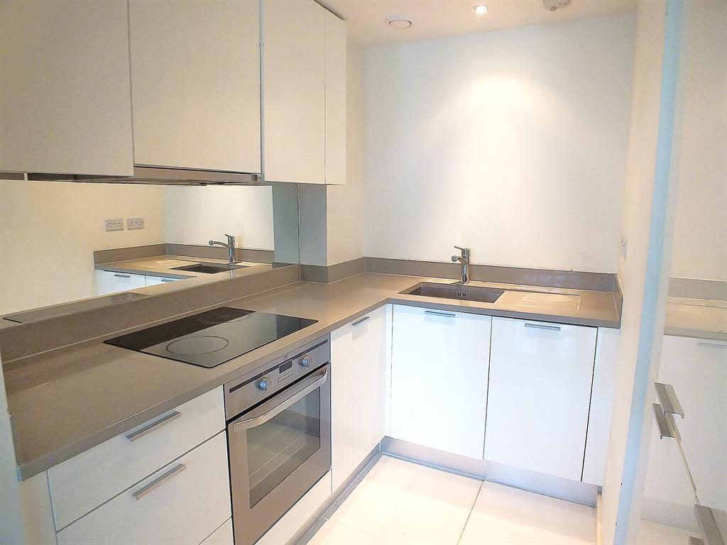 Vantage Building, Station Approach. Hayes 1 bed apartment £1,400 pcm