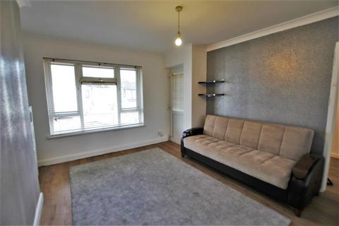 Studio to rent, Cherrydown Avenue, Chingford, London, E4