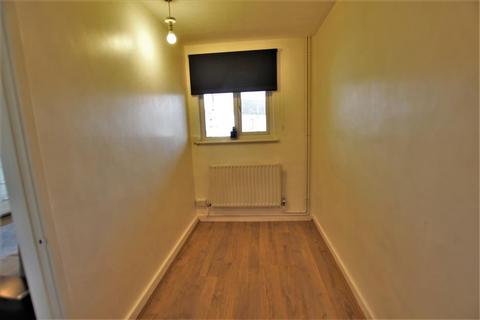 Studio to rent, Cherrydown Avenue, Chingford, London, E4