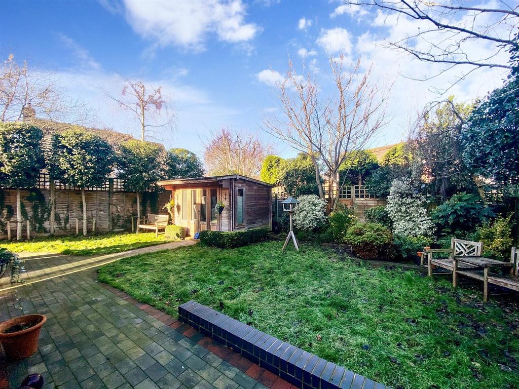 Mitchell Road, Kings Hill, Kent 4 bed detached house £885,000