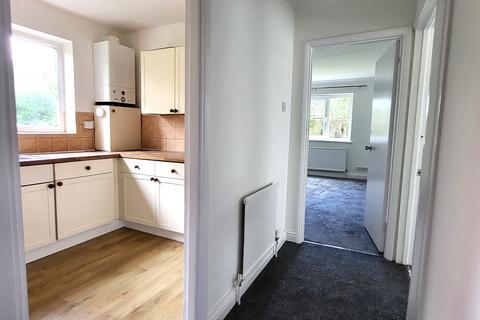 2 bedroom flat to rent, Manning Court, Oxhey, Watford, WD19