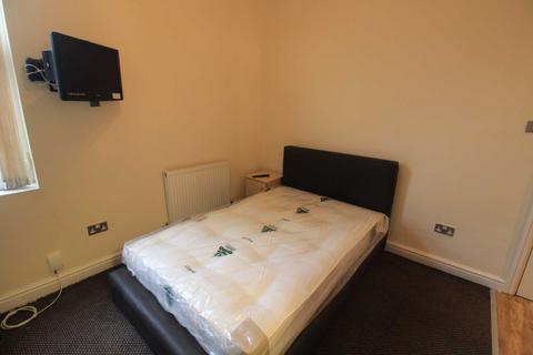 Studio to rent, Lower Broughton Road, Broughton