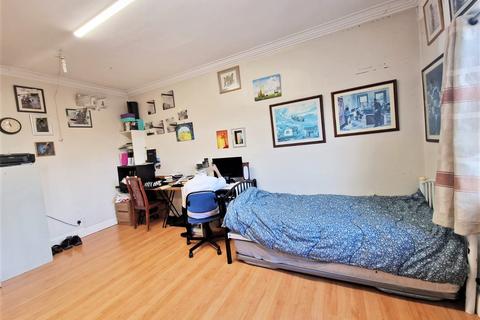2 bedroom flat for sale - Alba Gardens, London, NW11
