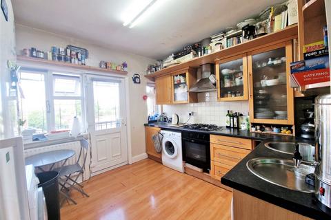 2 bedroom flat for sale, Alba Gardens, London, NW11