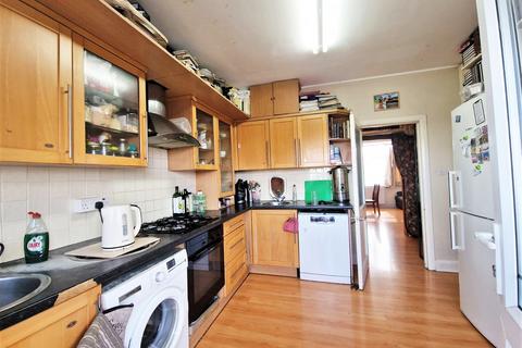2 bedroom flat for sale, Alba Gardens, London, NW11