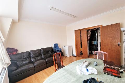 2 bedroom flat for sale, Alba Gardens, London, NW11