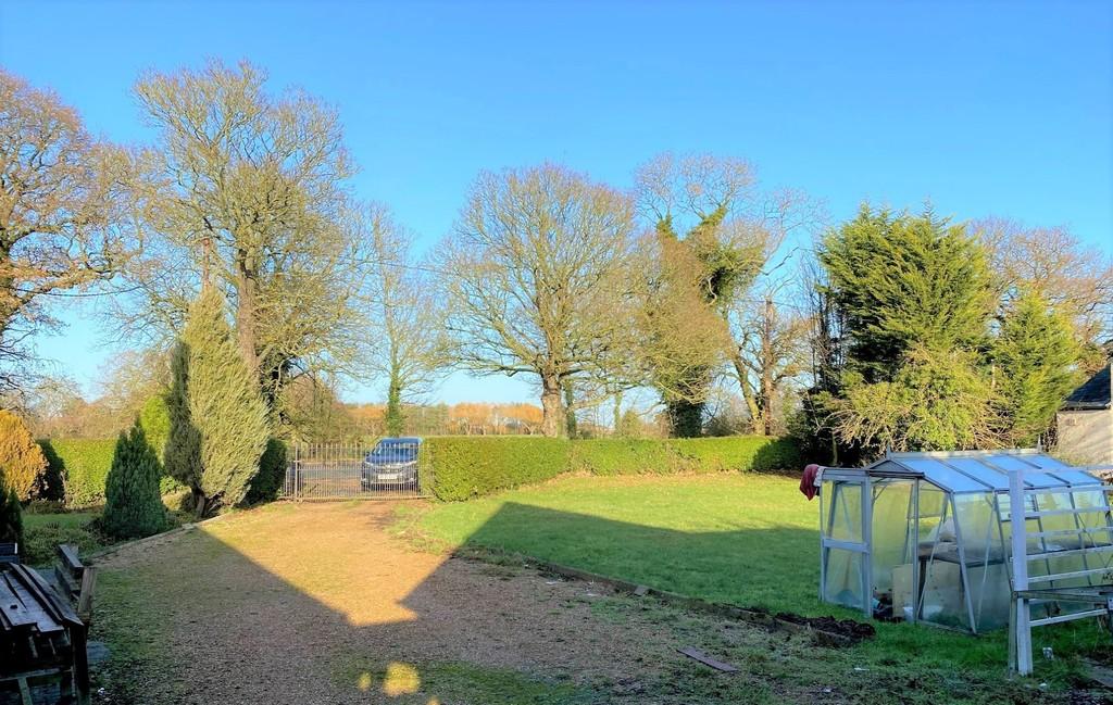 TERRINGTON ST CLEMENT Mature 3 Bed Bungalow on plot of c. 0.85 acre 3