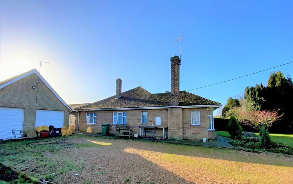 TERRINGTON ST CLEMENT Mature 3 Bed Bungalow on plot of c. 0.85 acre 3