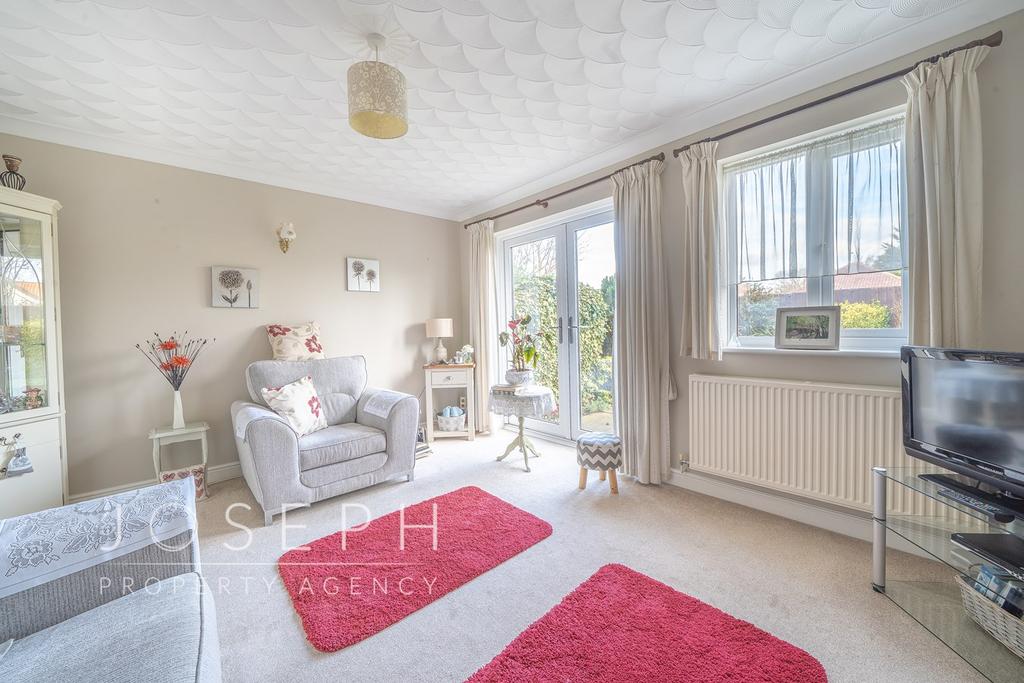 Broke Hall Gardens, Ipswich, IP3 3 bed semidetached house £285,000