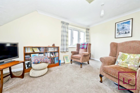 2 bedroom flat for sale - Masters Court, Wood Lane, Ruislip, HA4