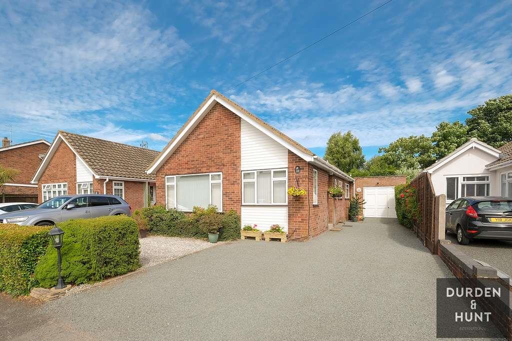 Meadow Rise, Blackmore, CM4 2 bed detached bungalow for sale £550,000