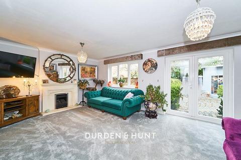 13 Augustine Way, Bicknacre, Chelmsford, CM3 4ET