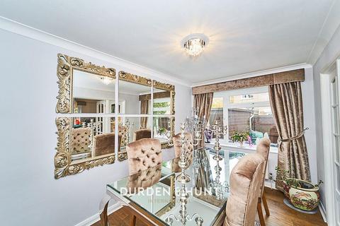 13 Augustine Way, Bicknacre, Chelmsford, CM3 4ET