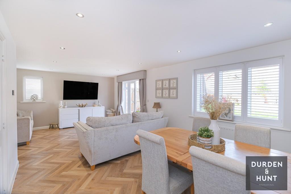 Elstar Road, Ongar, CM5 4 bed detached house £675,000