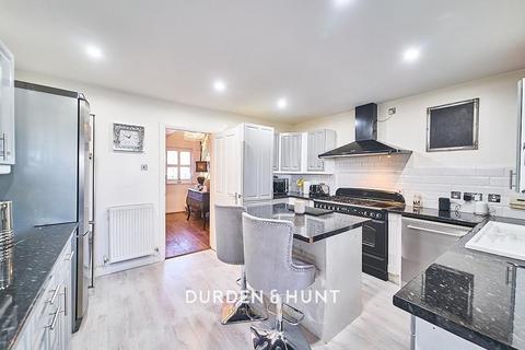 15 Forest Drive, Fyfield, Ongar, CM5 0TP