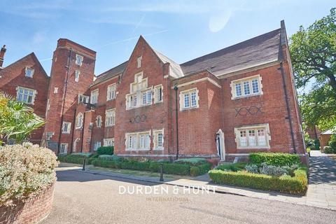 3 bedroom apartment for sale, Tudor Court, Brentwood, CM14