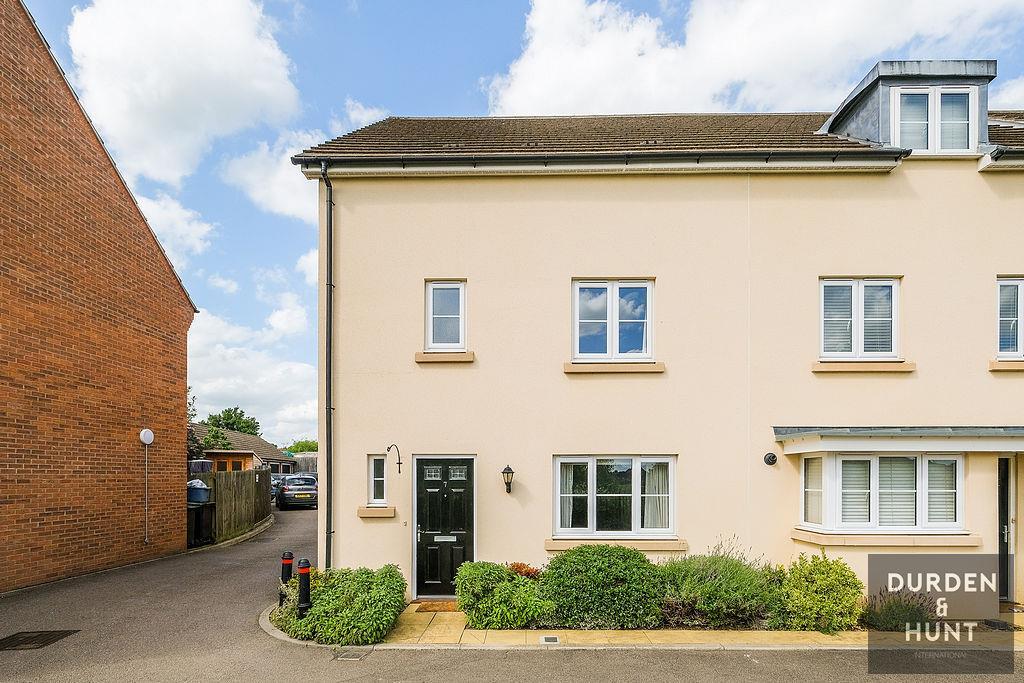 Victoria Road, Ongar, CM5 3 bed semidetached house for sale £450,000