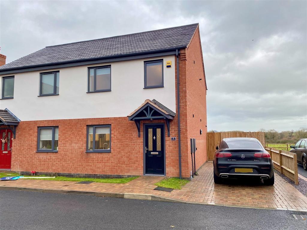 Studley Gate, Studley 2 bed house £285,000