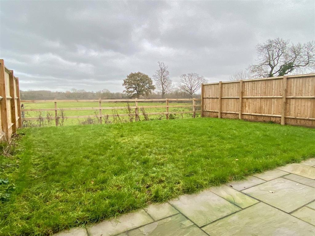 Studley Gate, Studley 2 bed house £285,000