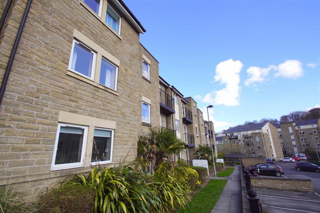 Murray Court, Cornmill View... 2 bed flat £850 pcm (£196 pw)