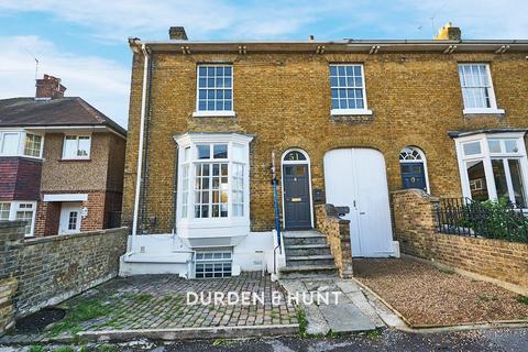 5 bedroom semi-detached house for sale - Montague Road, Uxbridge, UB8