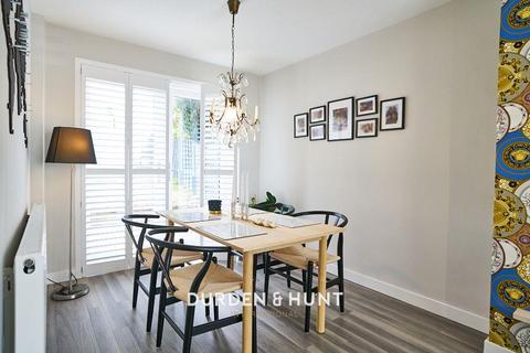 14 Barncroft Close, Loughton, IG10 3EU