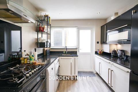 14 Barncroft Close, Loughton, IG10 3EU