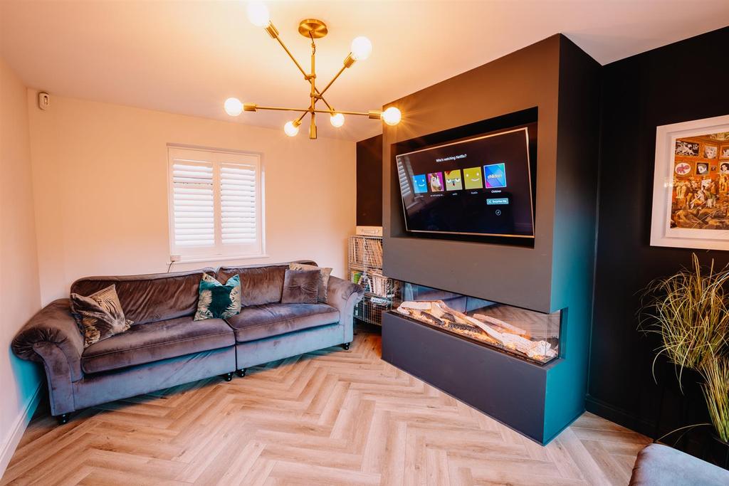 Cleveland Crescent, Borehamwood, WD6 4 bed detached house £899,950