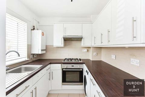 1e Covert Road, Ilford, IG6 3AZ