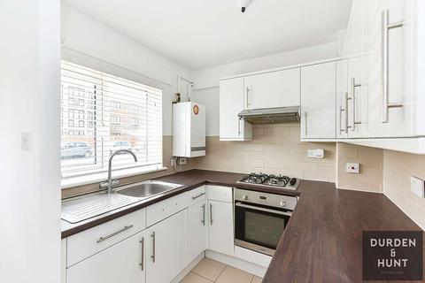 1e Covert Road, Ilford, IG6 3AZ
