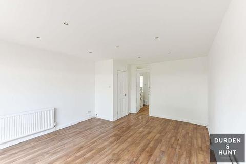 1e Covert Road, Ilford, IG6 3AZ