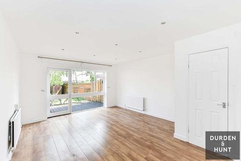 1e Covert Road, Ilford, IG6 3AZ