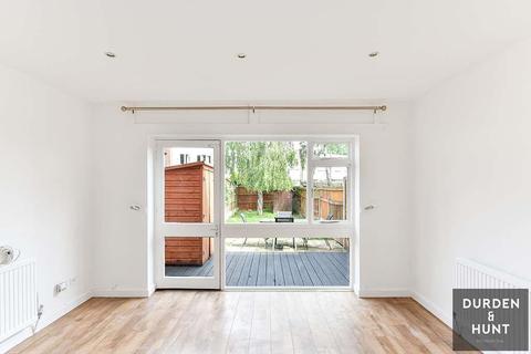 1e Covert Road, Ilford, IG6 3AZ