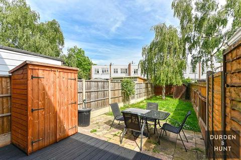 1e Covert Road, Ilford, IG6 3AZ