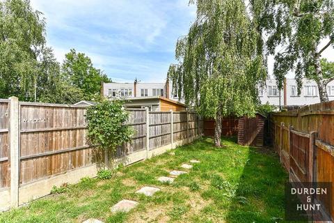 1e Covert Road, Ilford, IG6 3AZ